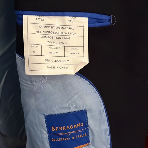 Berragamo navy Mens Blazer, 42R - Picture 5 of 5